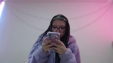 Snapshot of maddy_14 chatting on 01-16-26, 04:11 Maddy UwU online show from 01-16-26, 04:11