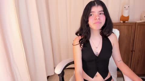 Maddy Please help me with your thumbs up its important online show from 01-18-25, 12:02