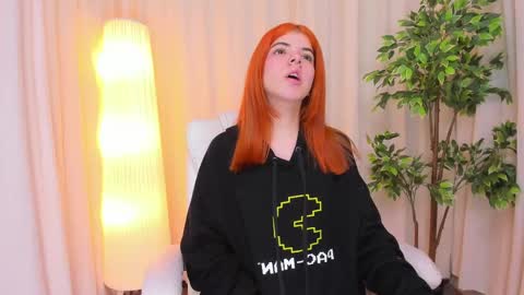 Maddy Please help me with your thumbs up its important online show from 02-19-25, 04:12