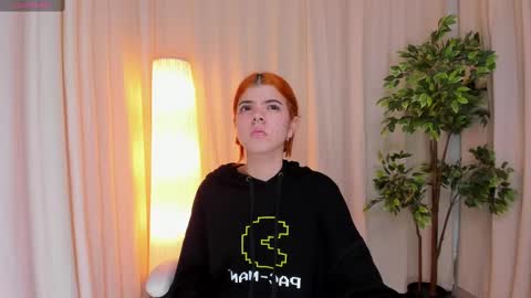 Maddy Please help me with your thumbs up its important online show from 02-26-25, 07:31