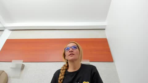 Snapshot of maddy_cartter chatting on 06-19-26, 10:41 maddy cartter online show from 06-19-26, 10:41