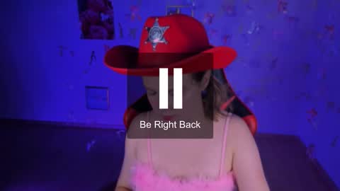 Snapshot of madeline_doll chatting on 11-14-25, 08:35 Madeline online show from 11-14-25, 08:35