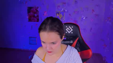 Snapshot of madeline_doll chatting on 11-16-25, 08:14 Madeline online show from 11-16-25, 08:14