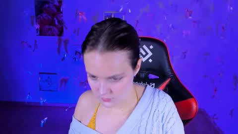 Snapshot of madeline_doll chatting on 11-21-25, 08:35 Madeline online show from 11-21-25, 08:35