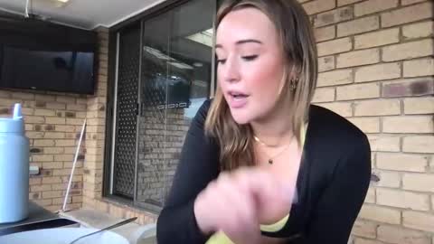 Madeline Harper online show from 10-29-25, 03:20