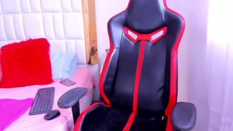 Snapshot of madelinejackson chatting on 02-17-25, 10:25 Madeline online show from 02-17-25, 10:25