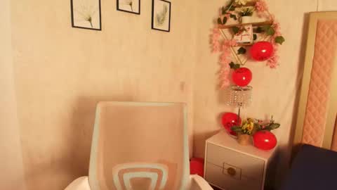 Snapshot of madhison_5 chatting on 02-15-26, 12:25 madhison_5 online show from 02-15-26, 12:25