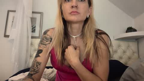 Snapshot of madie_ray chatting on 10-04-25, 02:59 Madie Ray online show from 10-04-25, 02:59