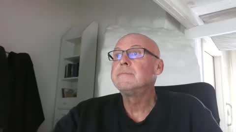 Snapshot of madio1187940 chatting on 11-28-25, 12:08 madio1187940 online show from 11-28-25, 12:08