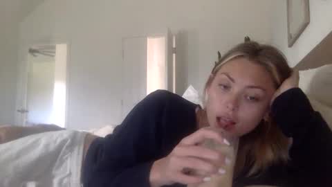 Snapshot of madirose69 chatting on 10-07-25, 03:42 mari rose online show from 10-07-25, 03:42