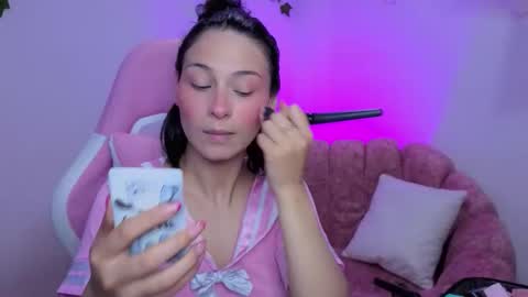Snapshot of madison__beer chatting on 03-17-26, 10:24 Madison online show from 03-17-26, 10:24