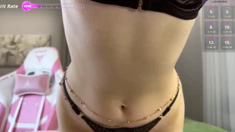 Snapshot of madison_davies_ chatting on 10-31-25, 06:14 Maddie online show from 10-31-25, 06:14