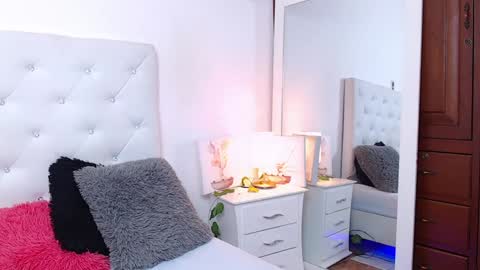 Snapshot of madison_horny69 chatting on 01-28-25, 03:57 Jenny online show from 01-28-25, 03:57