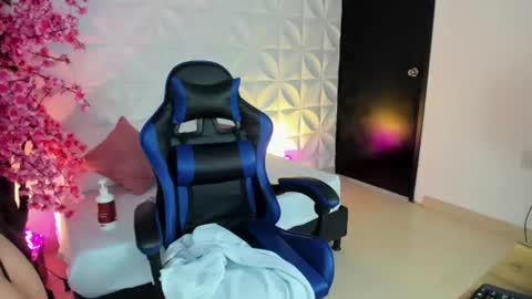 Snapshot of madison_saenzz chatting on 07-11-26, 07:27 M A D I S O N online show from 07-11-26, 07:27