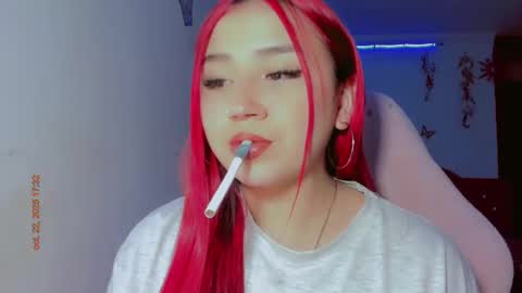 Snapshot of madison_x17 chatting on 10-22-25, 10:31 madso x17 online show from 10-22-25, 10:31