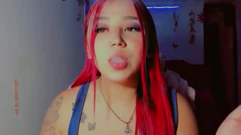 Snapshot of madison_x17 chatting on 10-26-25, 02:06 madso x17 online show from 10-26-25, 02:06