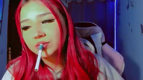 Snapshot of madison_x17 chatting on 11-13-25, 02:10 madso x17 online show from 11-13-25, 02:10