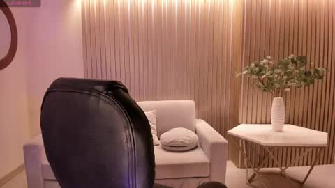 Snapshot of madisonkane chatting on 06-19-26, 11:14 Madison Kane online show from 06-19-26, 11:14