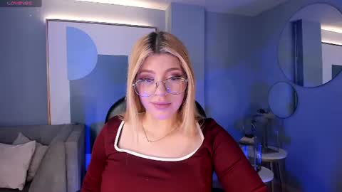 Snapshot of madisonkane chatting on 06-25-26, 11:04 Madison Kane online show from 06-25-26, 11:04