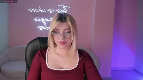 Snapshot of madisonkane chatting on 07-15-26, 11:15 Madison Kane online show from 07-15-26, 11:15