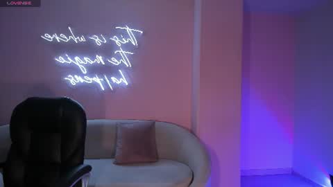 Snapshot of madisonkane chatting on 07-18-26, 11:03 Madison Kane online show from 07-18-26, 11:03