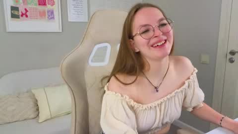 Snapshot of madisonsmitt chatting on 04-22-26, 05:21 Maddy online show from 04-22-26, 05:21