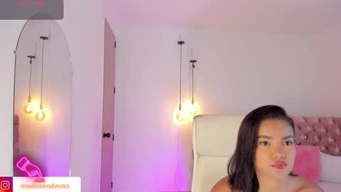 Snapshot of madisson_davon chatting on 10-01-25, 12:00 Madisson Davon online show from 10-01-25, 12:00