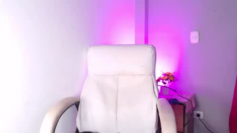 Snapshot of madissonkay chatting on 07-10-26, 07:05 online show from 07-10-26, 07:05