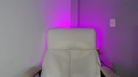 Snapshot of madissonkay chatting on 07-11-26, 06:54 online show from 07-11-26, 06:54