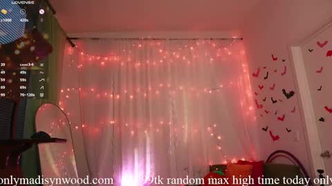 Snapshot of madisynwood chatting on 11-01-25, 10:45 Madisyn Wood online show from 11-01-25, 10:45