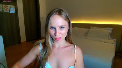 Madlen online show from 04-25-26, 04:48