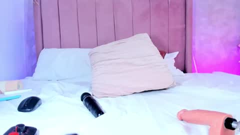 Snapshot of mady_james chatting on 01-29-25, 11:56 Mady James online show from 01-29-25, 11:56