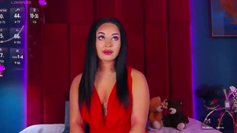 Snapshot of madyluxx chatting on 09-25-25, 06:55 MadyLuxx online show from 09-25-25, 06:55