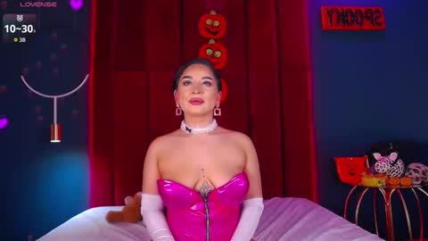 Snapshot of madyluxx chatting on 10-31-25, 08:21 MadyLuxx online show from 10-31-25, 08:21