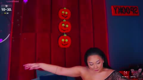 Snapshot of madyluxx chatting on 11-01-25, 08:22 MadyLuxx online show from 11-01-25, 08:22