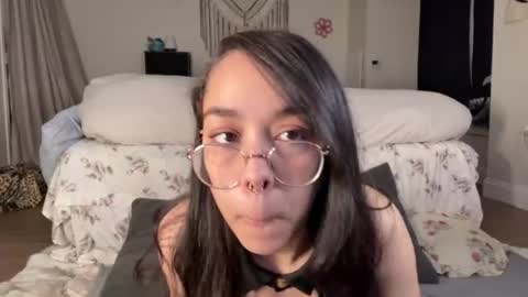 Mae Mariposa  online show from 06-18-26, 09:09