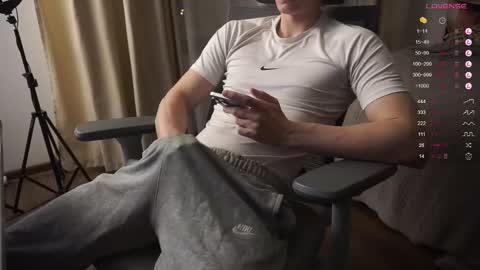 Mike XMaestro 3369 online show from 02-12-25, 03:49