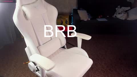 Snapshot of maevee chatting on 12-24-24, 09:06 Maevee online show from 12-24-24, 09:06