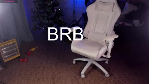 Snapshot of maevee chatting on 01-08-25, 10:26 Maevee online show from 01-08-25, 10:26