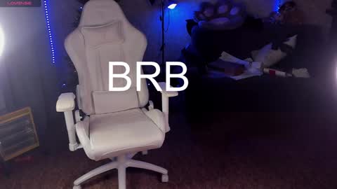 Snapshot of maevee chatting on 01-16-25, 09:37 Maevee online show from 01-16-25, 09:37