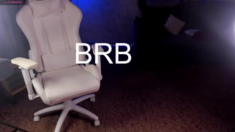 Snapshot of maevee chatting on 02-11-25, 10:37 Maevee online show from 02-11-25, 10:37