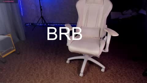 Snapshot of maevee chatting on 02-13-25, 11:17 Maevee online show from 02-13-25, 11:17