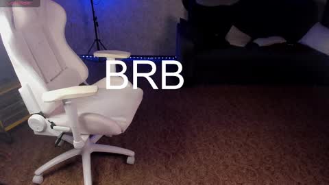 Snapshot of maevee chatting on 02-14-25, 10:38 Maevee online show from 02-14-25, 10:38