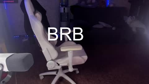 Snapshot of maevee chatting on 02-25-25, 10:26 Maevee online show from 02-25-25, 10:26