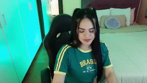 Snapshot of mafer_meow chatting on 06-27-26, 10:48 Mafer Flor online show from 06-27-26, 10:48