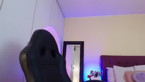Snapshot of mafer_meow chatting on 07-14-26, 10:48 Mafer Flor online show from 07-14-26, 10:48