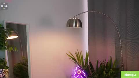 Snapshot of maffinpurrr chatting on 09-30-25, 07:13 Eva online show from 09-30-25, 07:13