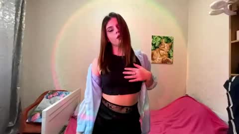 Snapshot of magenscozzafava chatting on 05-03-26, 01:28 Amy online show from 05-03-26, 01:28