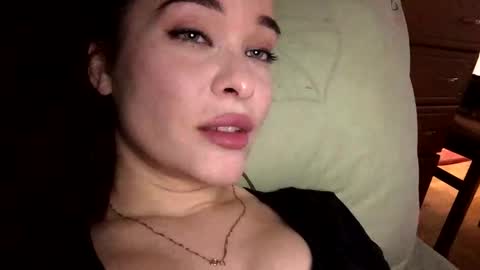 magggg658318 online show from 11-18-25, 01:15