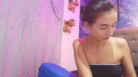 Snapshot of maggie_greene chatting on 12-16-25, 12:43 Maggie online show from 12-16-25, 12:43